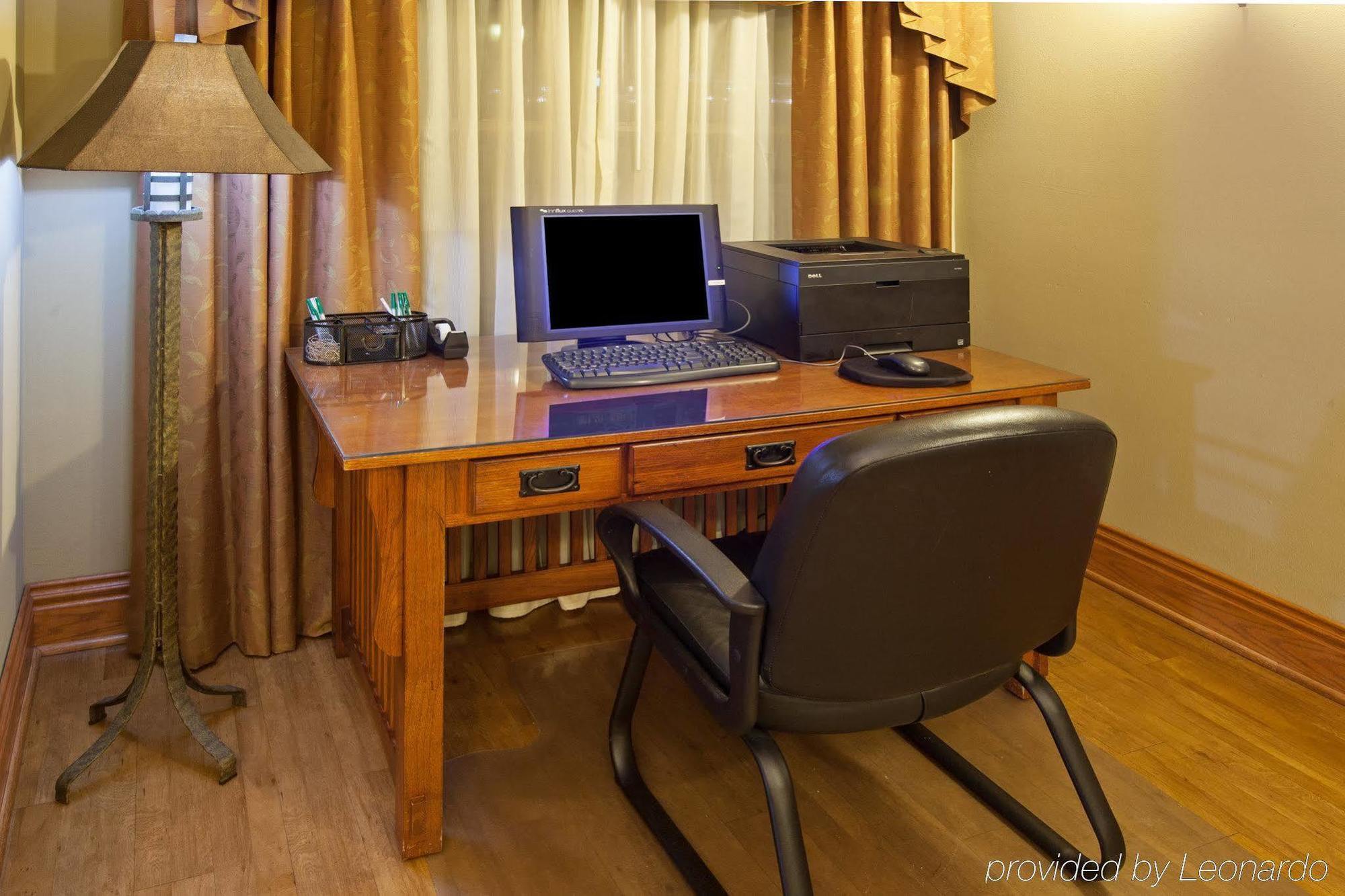 Country Inn & Suites By Radisson, Portage, In Бізнес фото